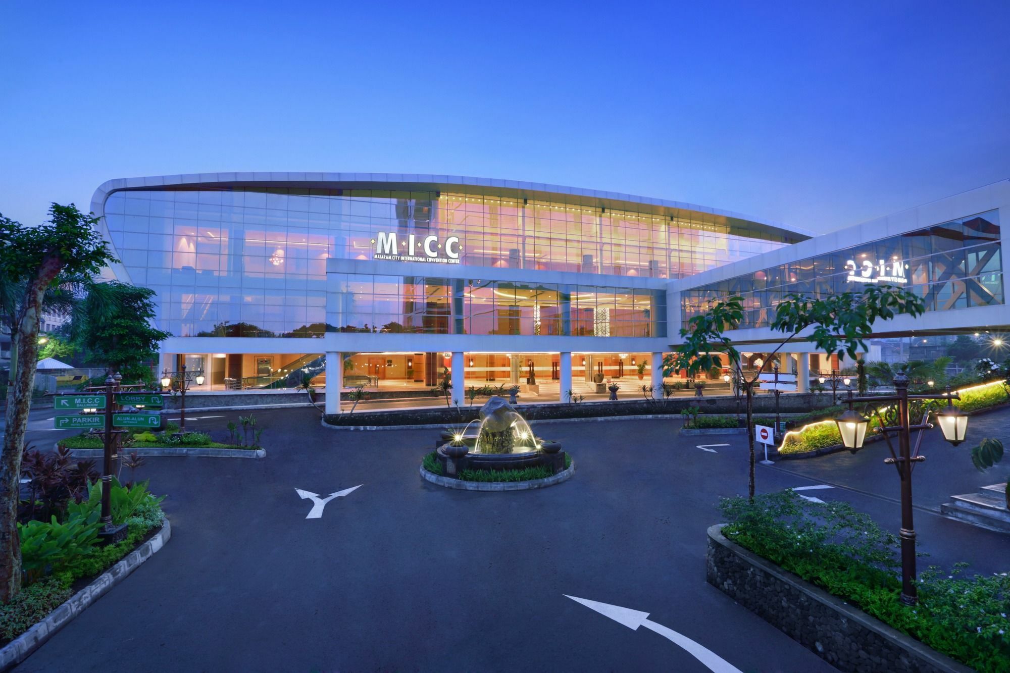 The Alana Yogyakarta Hotel And Convention Center Exterior photo